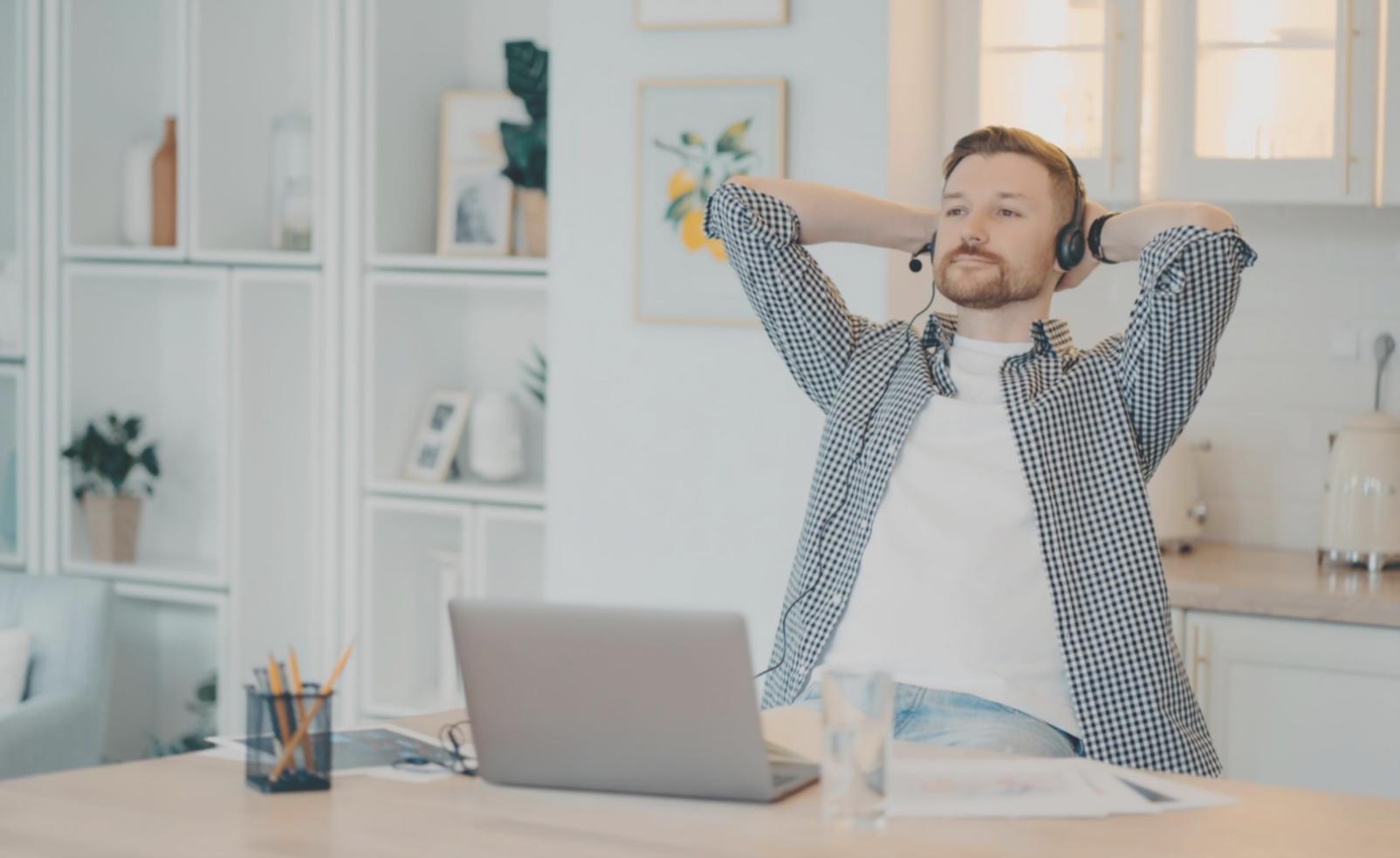 Kursraum mit moderner Ausstattung für Finanzschulungen